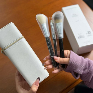 Ensemble de 3 pinceaux de maquillage professionnels en poils synthétiques, pinceaux pour fond de teint, poudre, anticernes, avec étui de voyage, cadeau de festival pour femmes - Product Image 1