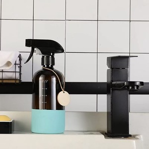 Bouteille pulvérisateur vide ambrée personnalisée <span class=keywords><strong>de</strong></span> 16 oz, bouteille d'emballage pour désinfectant pour les mains à usage domestique ou hôtelier, bouteille en verre ronde <span class=keywords><strong>de</strong></span> type Boston avec manchon en silicone - Product Image 3
