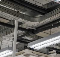 Cannelle à câbles perforée galvanisée à chaud pour la gestion des câbles dans les bâtiments commerciaux