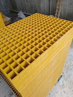 Grille composite en PRV légère, d'un quarts de poids que l'acier, pour plateformes d'isolation de postes de transformation et tranchées de câbles