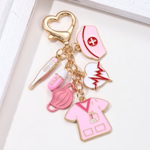 Cartone animato cuore smalto portachiavi fatto a mano in metallo termometro e capsula <span class=keywords><strong>infermiera</strong></span> cappello e medico portachiavi Set <span class=keywords><strong>regalo</strong></span> <span class=keywords><strong>per</strong></span> donne e uomini - Product Image 3