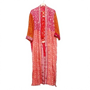 Bata de Novia Ligera 100% Seda Lisa con Rayas, Ropa de Dormir Larga para Mujer, Estampado Floral, Sari de Seda Reciclada Vintage Indio - Product Image 1