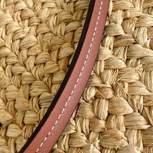 Sac fourre-tout de luxe en paille tressée pour femme, idéal pour les vacances à la plage - Product Image 2