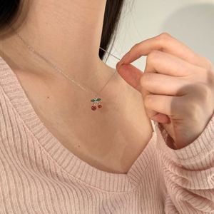 Collier pendentif Dylam en argent sterling 925 plaqué rhodium avec chaîne à maillons et pendentif cerise en zircone cubique 5A - Product Image 3