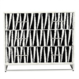 Cómoda Artesanal con Incrustaciones de Hueso, Diseño Geométrico en Blanco y Negro, 6 Cajones, Base Metálica, Mueble de Almacenamiento Moderno para Dormitorio - Product Image 1
