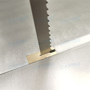 Scie à os industrielle de norme européenne avec protection des mains et capteur d'arrêt d'urgence pour une coupe sécurisée - Product Image 6