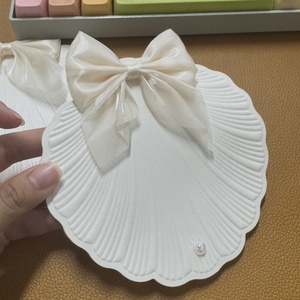 Carte d'invitation de mariage élégante en acrylique en forme de coquillage avec impression vanille et noms personnalisés pour le menu, modèle Guangdong 324 - Product Image 3