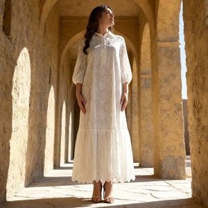 Robe Abaya en Polyester Personnalisée de Luxe pour Femmes Musulmanes Fournisseur en Gros Moyen-Orient - Product Image 3