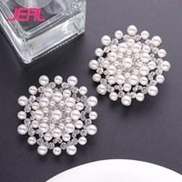 Boutons pour femmes de haute qualité, design floral en cristal, alliage de zinc, strass, perles, écologiques, vente en gros, tendance