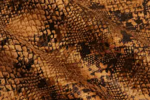 Горячая Распродажа, микро-волоконная фольга с принтом змеиной кожи, переработанная трикотажная ткань из искусственной замши для одежды