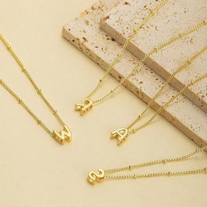 Nuevo Collar con Letra Burbuja de 26 Letras - Colgante de Letra Burbuja, Cadena Chapada en Oro, Diseño Vintage y Moderno, Regalo para Mujer - Product Image 1
