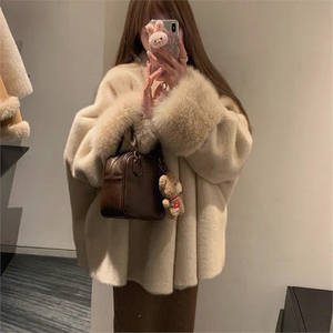 <span class=keywords><strong>Cappotto</strong></span> Vintage da <span class=keywords><strong>Donna</strong></span> in Maglia Larga a Tinta Unita di Media Lunghezza, Realizzato in Ecopelliccia di Volpe o <span class=keywords><strong>Camoscio</strong></span>, per Autunno e Inverno - Product Image 3