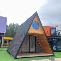 Cabane préfabriquée en structure acier, maison en bois pour habitation, petit chalet de villégiature, ferme triangulaire, hôtel