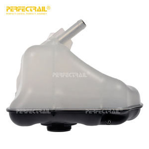 PERFECTRAIL CR3Z-8A080-A Fabricant de pièces automobiles pour voitures Réservoir de trop-plein de liquide de refroidissement Réservoir d'expansion d'eau pour Ford <span class=keywords><strong>Mustang</strong></span> 9C3Z8101B - Product Image 3