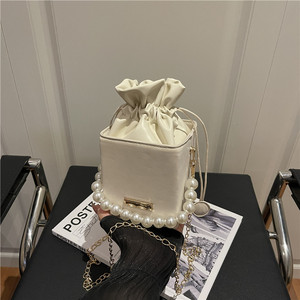 New Style Distinctive Casual Fashionable Simple Shoulder <strong>Small</strong> Square <strong>Bucket</strong> <strong>Bag</strong> Fashionable Pearl Chain Crossbody <strong>Women's</strong> <strong>Bag</strong> - Product Image 3