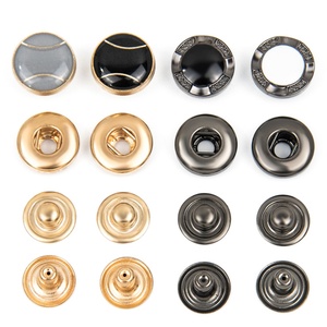 กระดุมสแนปโลโก้สั่งทำ ขนาด 12 มม. ผลิตจากโลหะผสมสังกะสี พร้อมเคลือบผิวและตกแต่งด้วยคริสตัลสั่งทำ สำหรับกางเกงยีนส์ - Product Image 1