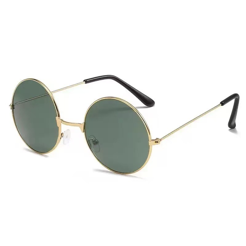 Dark green flakes