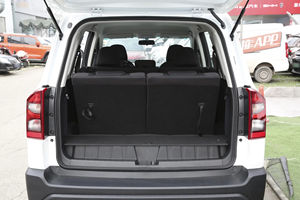 2026 <span class=keywords><strong>SWM</strong></span> Big Tiger SUV automático <span class=keywords><strong>Precio</strong></span> de fábrica Nuevo vehículo de gasolina con interior oscuro FWD Drive Coches nuevos Chinos Baratos - Product Image 6