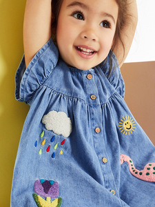 Vestito Estivo per <span class=keywords><strong>Bambina</strong></span> in Denim di Cotone a Maniche Corte con Applicazioni e Motivi Cartoon, Servizio OEM - Product Image 2