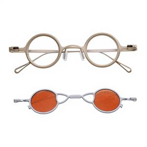 Occhiali da Sole Magnetici Polarizzati da Donna, Sfumatura Beige, Super Piccoli e Sottili, Alla Moda, Nuovi, in Titanio Puro con Doppio Magnete - Product Image 2