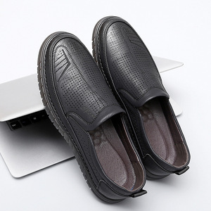 Mocassins en cuir perforé respirant pour hommes, bout rond, à enfiler, chaussures décontractées d'été, semelle extérieure en caoutchouc, doublure en PU - Product Image 4