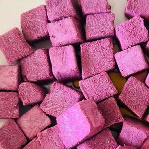 Friandises lyophilisées FurZo pour chats et chiens - Poulet, jaune d'œuf, pomme, canneberge, canard - Riches en protéines, sans céréales, pour la santé de la peau et du pelage - Product Image 4