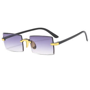 Gafas de Sol Cuadradas sin Montura, UV400, Ligeras, de PC, con Degradado Dorado y Bordes con Corte de Diamante en Azul/Rosa, Unisex - Product Image 2