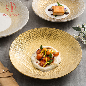 Assiette à dîner ronde en céramique à texture verticale dorée pleine pour la restauration hôtelière en gros - Product Image 5