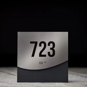 Targa porta porta in legno personalizzata porta numero casa indirizzo casa porta Braille targa porta porta porta segno - Product Image 3