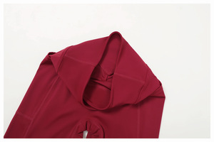 カスタマイズスポーツウェア クロスストラップ ディープVネック スポーツブラ Vウエスト スクランチバット ヨガレギンス 高弾性 ジム ワークアウト ヨガセット - Product Image 5