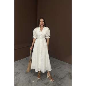 Vestido beige vintage transpirable con cuello de bebé, manga globo y bordados, corte A, para club. - Product Image 4