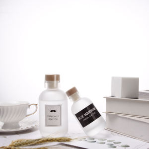 Bouteille en verre givré transparente à fond lourd pour vodka, <span class=keywords><strong>gin</strong></span>, café, sauce, jus, rechargeable avec bouchon en bois – Grande Vente - Product Image 6