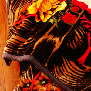 Juego de ropa de cama de microfibra Edredón de lujo Juegos de cama Edredón de 4 piezas Juego de edredón King Size Ropa de cama de lujo - Product Image 3