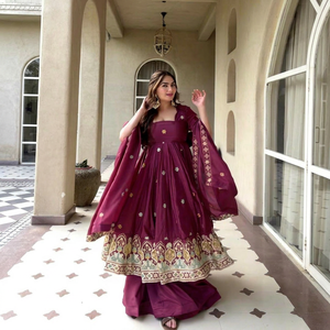 Traje Anarkali Étnico Bordado Color Borgoña, Choli, Ropa India Pakistaní, Estilo Banarasi, Ropa Festiva para Bodas, Fiestas y Ceremonias - Product Image 1