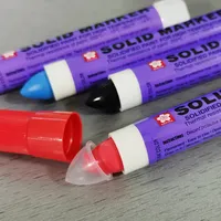 Marqueur solide Sakura de couleur fluorescente et classique, stylo à peinture imperméable permanent pour le marquage des pneus de voiture et des métaux