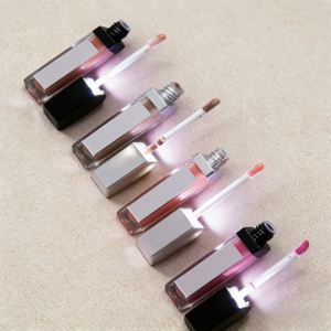 ลิปกลอสเนื้อแมทท์ประกายมุก LED พร้อมกระจก  แฟชั่น  โลโก้สั่งทำได้  วีแกน กันน้ำ ติดทนนาน ชุ่มชื้น ไม่เหนียวเหนอะหนะ - Product Image 2
