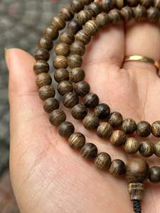สร้อยข้อมือไม้กฤษณาเวียดนามคุณภาพสูง 108 เม็ด ขนาด 6 มม. ทำจากไม้กฤษณาสีดำธรรมชาติแท้ คุณภาพเยี่ยม - Product Image 2
