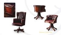 Ensemble de meubles de bureau de luxe français d'époque, table de direction et chaise en cuir, bureau classique en bois massif