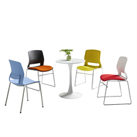 Chaise de visiteur en plastique confortable de fabrication Guangdong, chaise de bureau à dossier moyen, empilable, pour formation et conférences