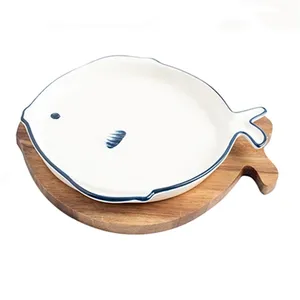 Plat de service de restaurant, en céramique avec ligne bleue peinte à la main, plat à dîner de style japonais avec base en bois 1 pièce