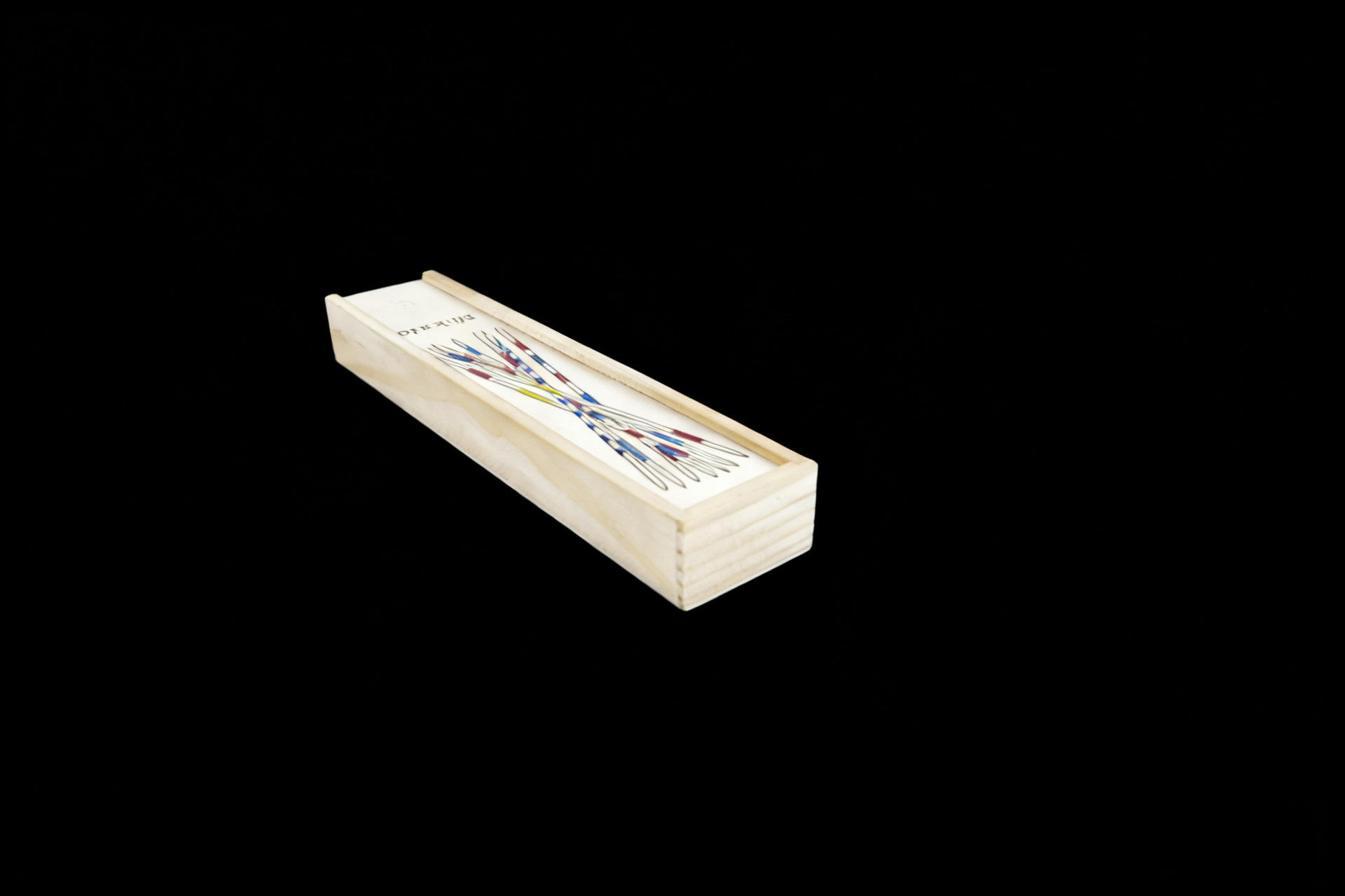 ไม้จิ้มฟันในกล่องไม้ขนาดเล็ก