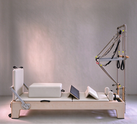 Machine de Pilates Reformer en Bois d'Érable Massif Réglable avec Tour en Acier Inoxydable 2-en-1 Multifonctionnelle Capacité 200kg pour Studio de Pilates