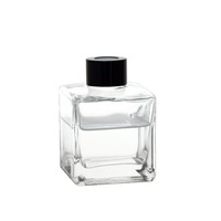 Échantillon gratuit Vente en gros Verre 100 ml 150ml 200ml 4oz Bouteille vide carrée de luxe pour la décoration d'intérieur