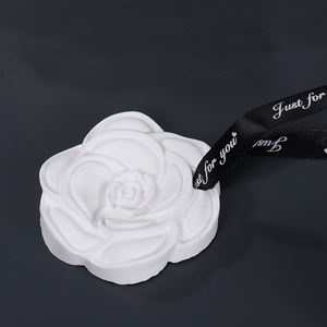 Pierre d'huile essentielle en céramique parfumée <span class=keywords><strong>de</strong></span> gypse <span class=keywords><strong>de</strong></span> parfum d'intérieur créatif <span class=keywords><strong>de</strong></span> taille personnalisée pour la décoration montée sur voiture - Product Image 1