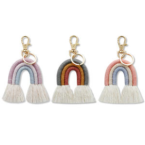 Porte-clés en peluche 3D arc-en-ciel fait main avec pendentifs à pompon, breloques de sac style bohème, porte-clés écologiques et tendance pour cadeaux et décoration - Product Image 1