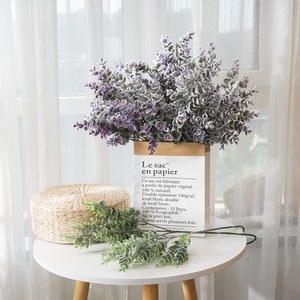 Bouquet d'eucalyptus artificiel CallaFloral, branche unique en plastique violet neige pour la décoration de la maison et des mariages - Product Image 1