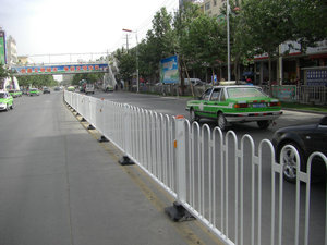 Barrière <span class=keywords><strong>de</strong></span> sécurité en acier galvanisé contemporaine pour l'extérieur, garde-corps municipal, main courante <span class=keywords><strong>de</strong></span> rue, résistant à la rouille et à l'eau, caractéristiques 5 - Product Image 6