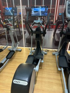 Elíptica Comercial de Alta Gama para Gimnasio en Casa con Pantalla LCD, 20 Niveles de Resistencia, Construcción de Acero - Product Image 3