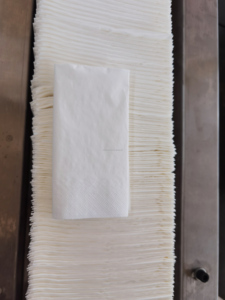 Hoàn Toàn Tự Động In Ấn L Loại Nhà Hàng Bảng Khăn Ăn Giấy Gấp Làm Máy Sản Xuất Giá - Product Image 6