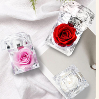 Boîte à fleurs en roses éternelles et en acrylique pour fiançailles romantiques, vente en gros, pour les cadeaux de Noël, du Nouvel An et de la Saint-Valentin
